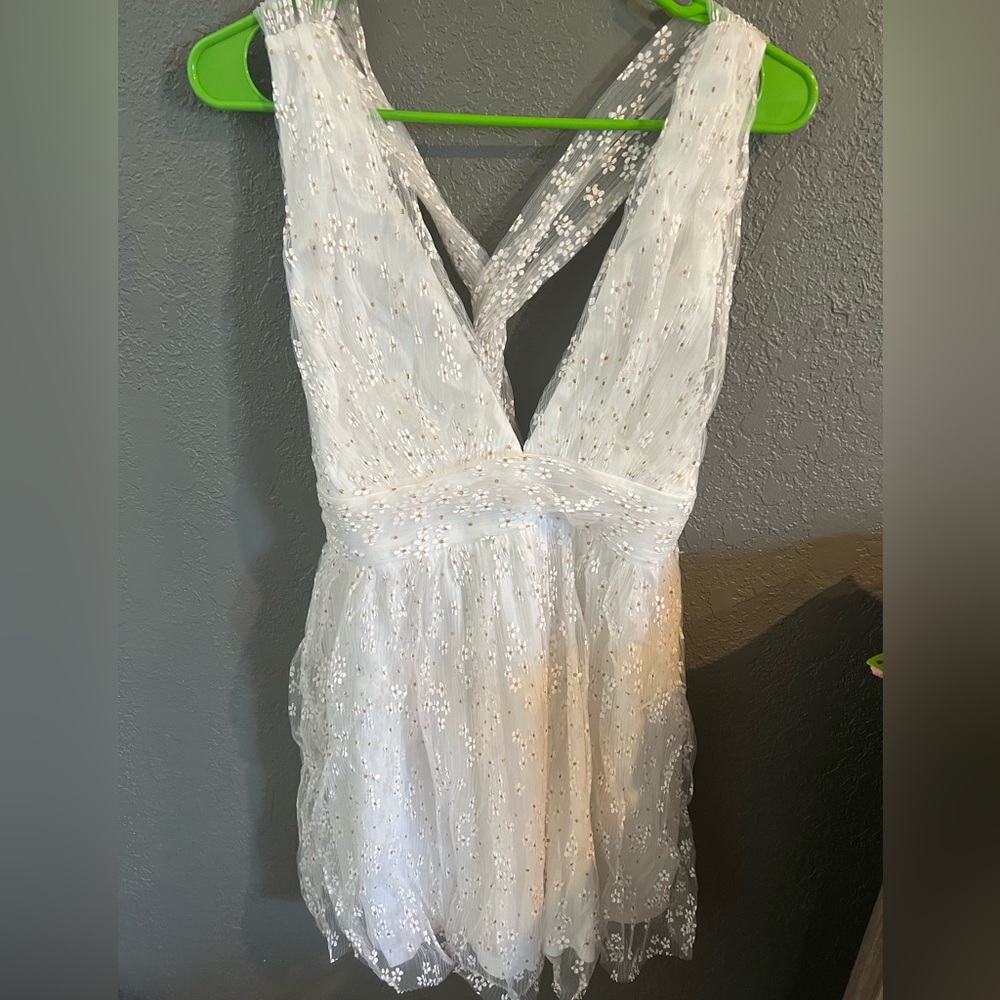 Lulus white mini dress with adorable mini daisy detail throughout